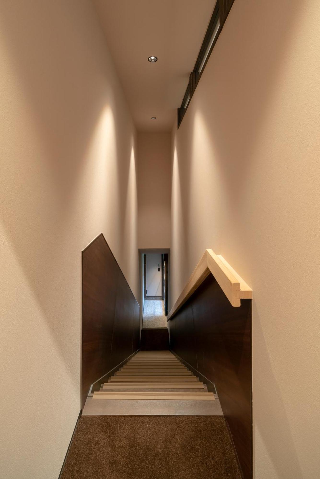 Hinaya Gojo Apartment
